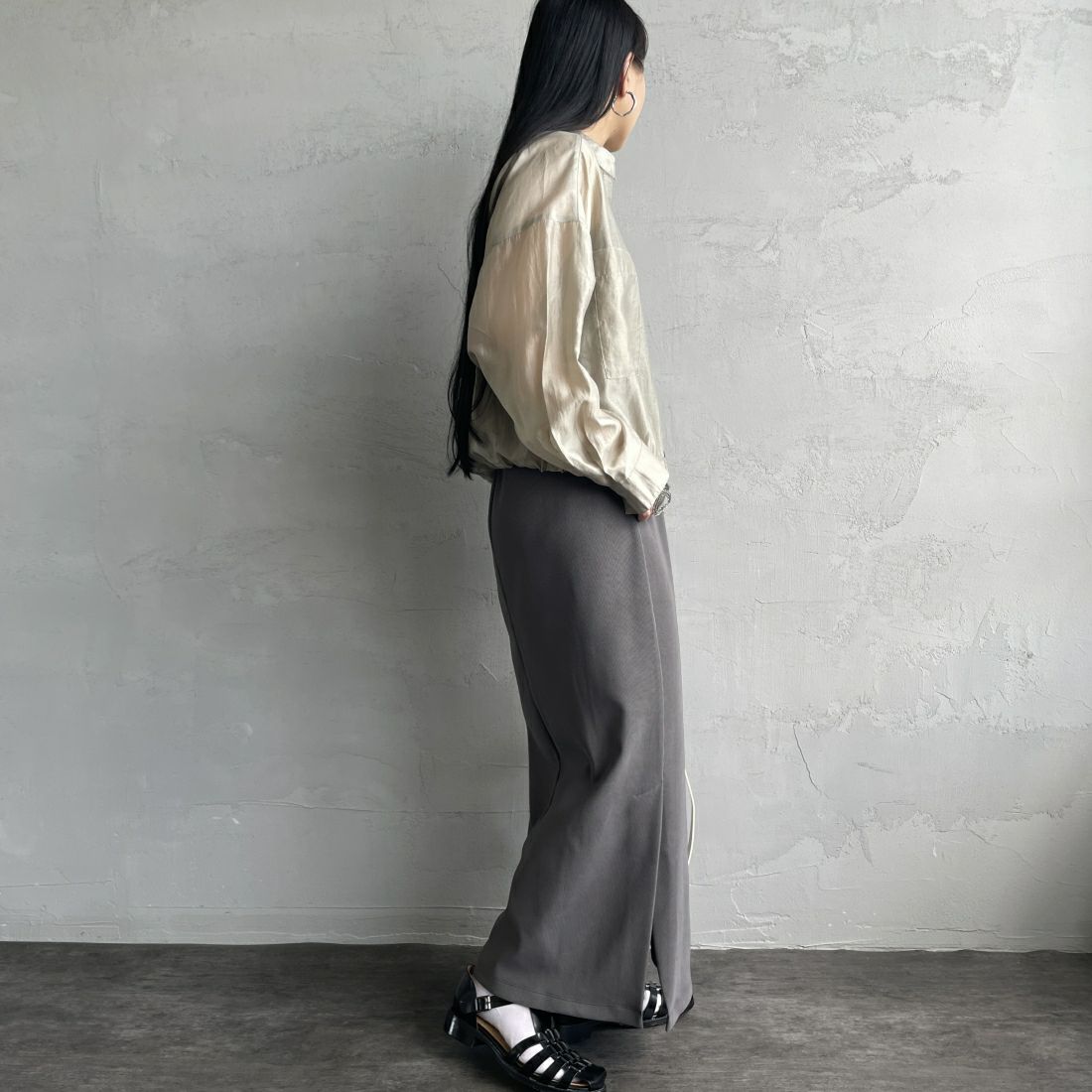 nenom [ネノム] マルチWAYナロースカート [NE23142065] 07 GRAY &&モデル身長：156cm 着用サイズ：F&&