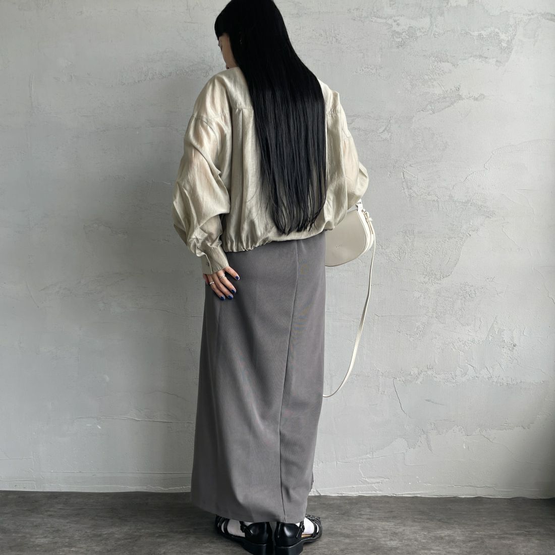 nenom [ネノム] マルチWAYナロースカート [NE23142065] 07 GRAY &&モデル身長：156cm 着用サイズ：F&&