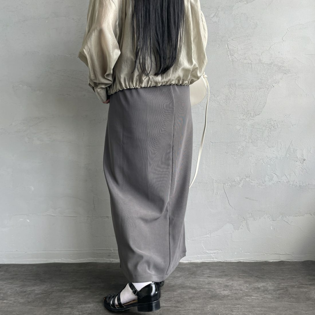 nenom [ネノム] マルチWAYナロースカート [NE23142065] 07 GRAY &&モデル身長：156cm 着用サイズ：F&&