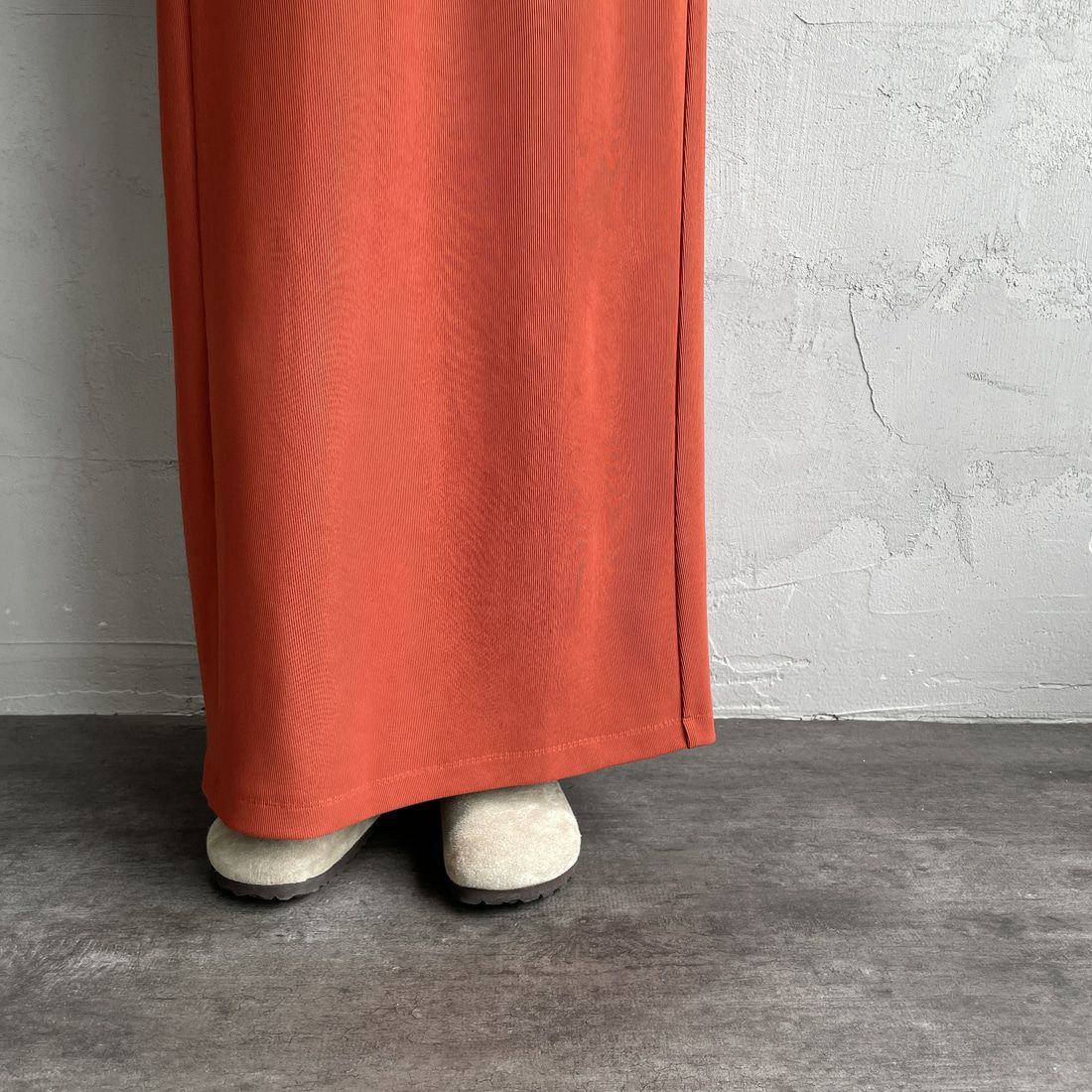 nenom [ネノム] マルチWAYナロースカート [NE23142065] 33 ORANGE &&モデル身長：158cm 着用サイズ：F&&