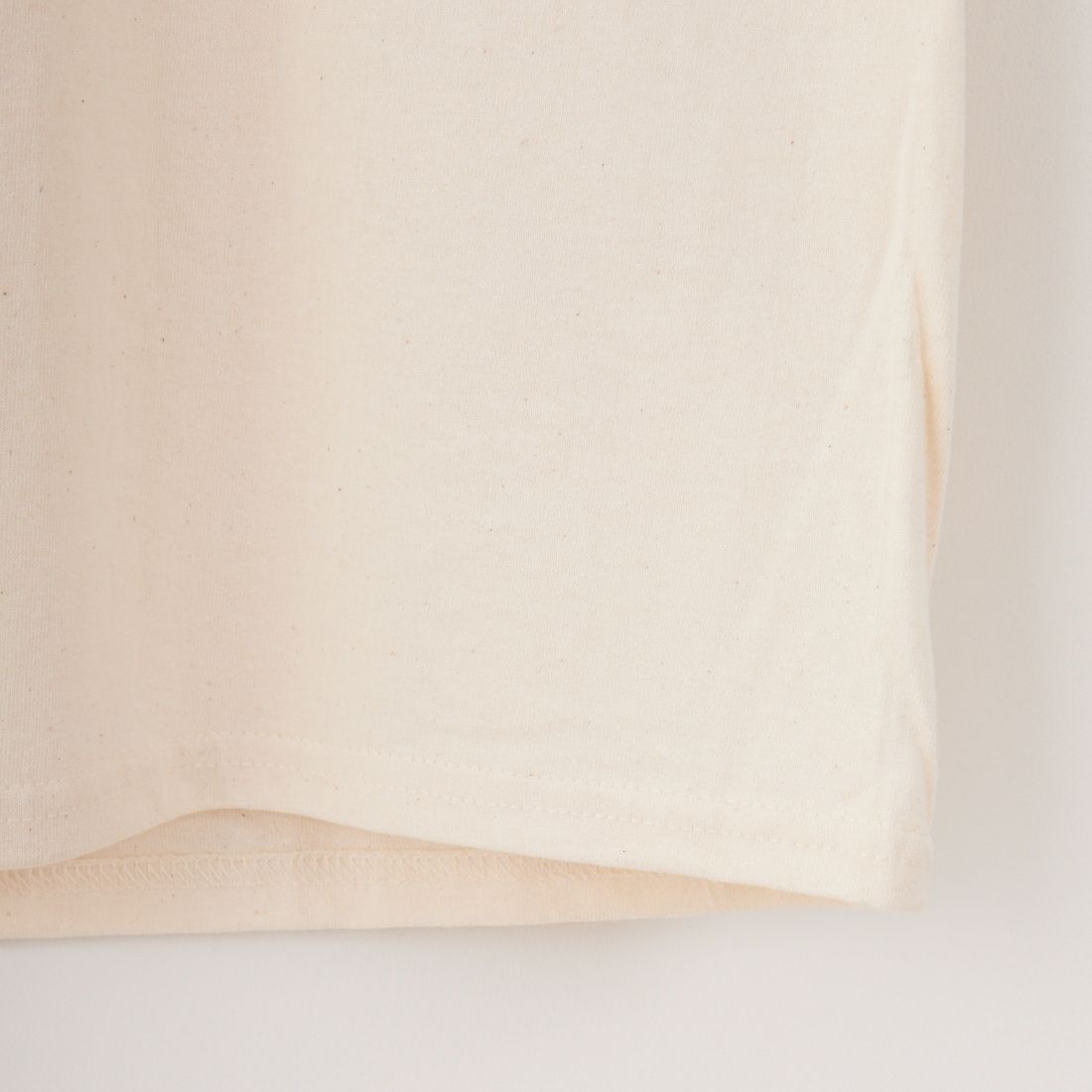 LIBERTY GRAPHICS [リバティーグラフィックス] サンフラワー&ビープリントTシャツ [SUNFLOWER-AND-BEES] NATURAL