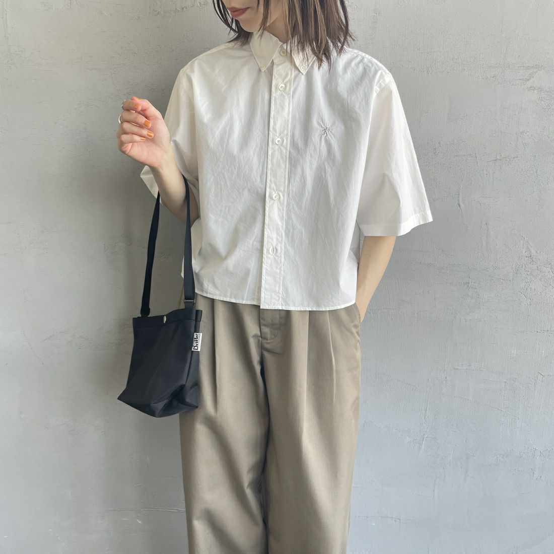 Gymphlex [ジムフレックス] 半袖ボタンダウンシャツ [GY-B0367OGT] WHITE &&モデル身長：158cm 着用サイズ：12&&