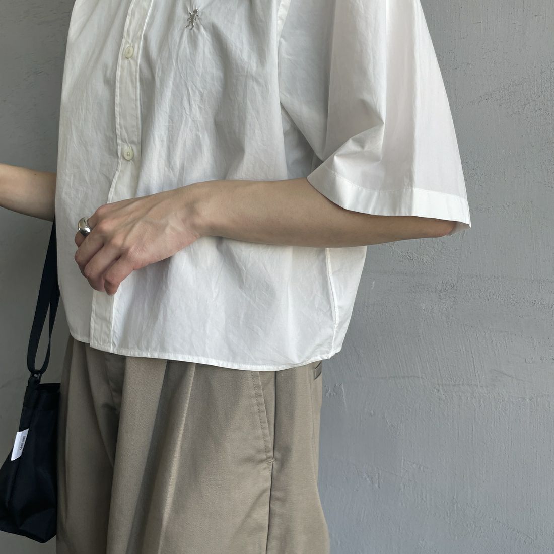 Gymphlex [ジムフレックス] 半袖ボタンダウンシャツ [GY-B0367OGT] WHITE &&モデル身長：158cm 着用サイズ：12&&