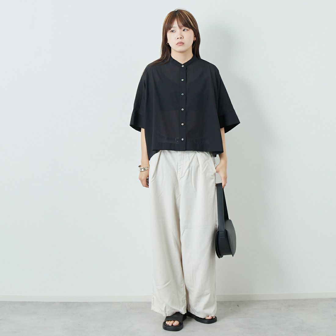 SOMETHING [サムシング] 別注 ベルト付きタックワイドパンツ [SN765S-JF] 9502 LT.GR &&モデル身長：167cm 着用サイズ：M&&
