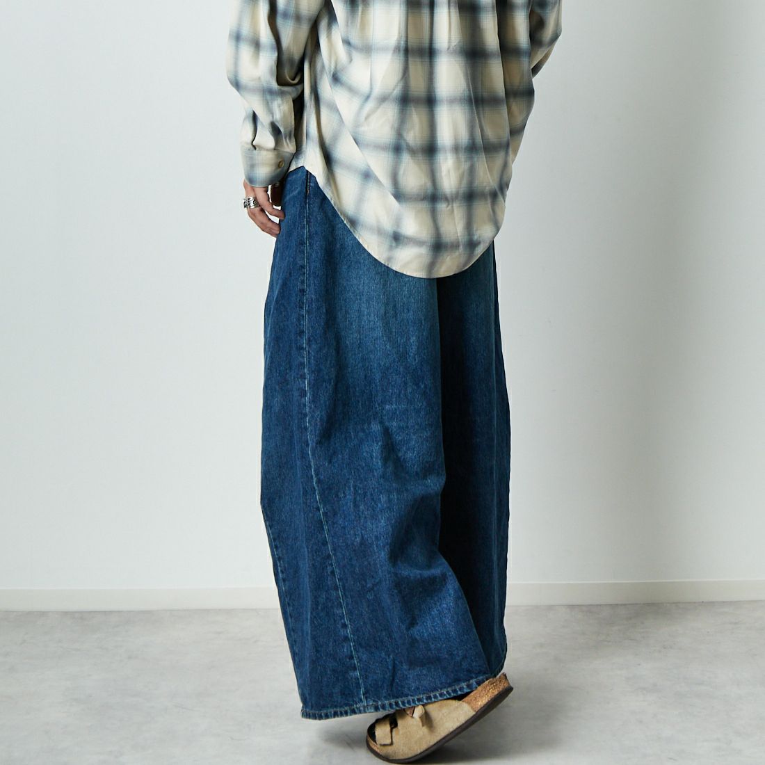 Needles [ニードルズ] ヒザデルバギーデニムパンツ [QV159] A INDIGO &&モデル身長：179cm 着用サイズ：S&&