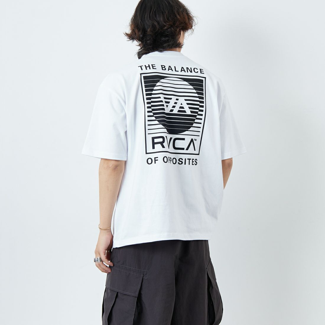 RVCA [ルーカ] BLINDER ボックスロゴショートスリーブTシャツ [BF04A214] WHT &&モデル身長：179cm 着用サイズ：M&&