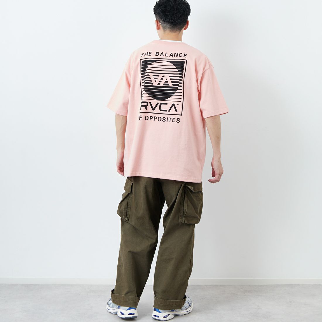 RVCA [ルーカ] BLINDER ボックスロゴショートスリーブTシャツ [BF04A214] PCH &&モデル身長：168cm 着用サイズ：M&&