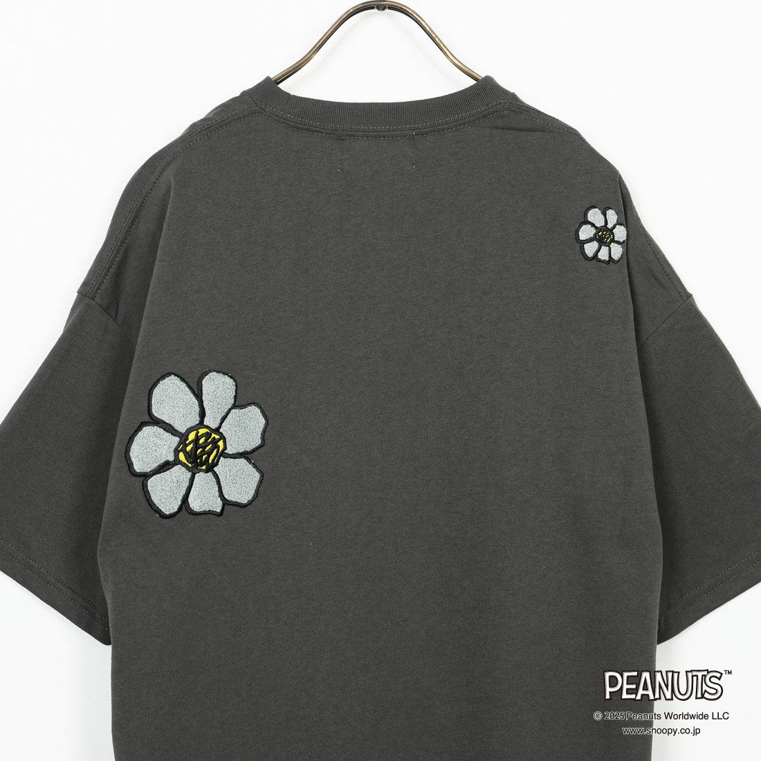 PEANUTS × JEANS FACTORY [ピーナッツ × ジーンズファクトリー] 別注 PEANUTS フラワーTシャツ [JFC-252-028-JF] SUMIKURO