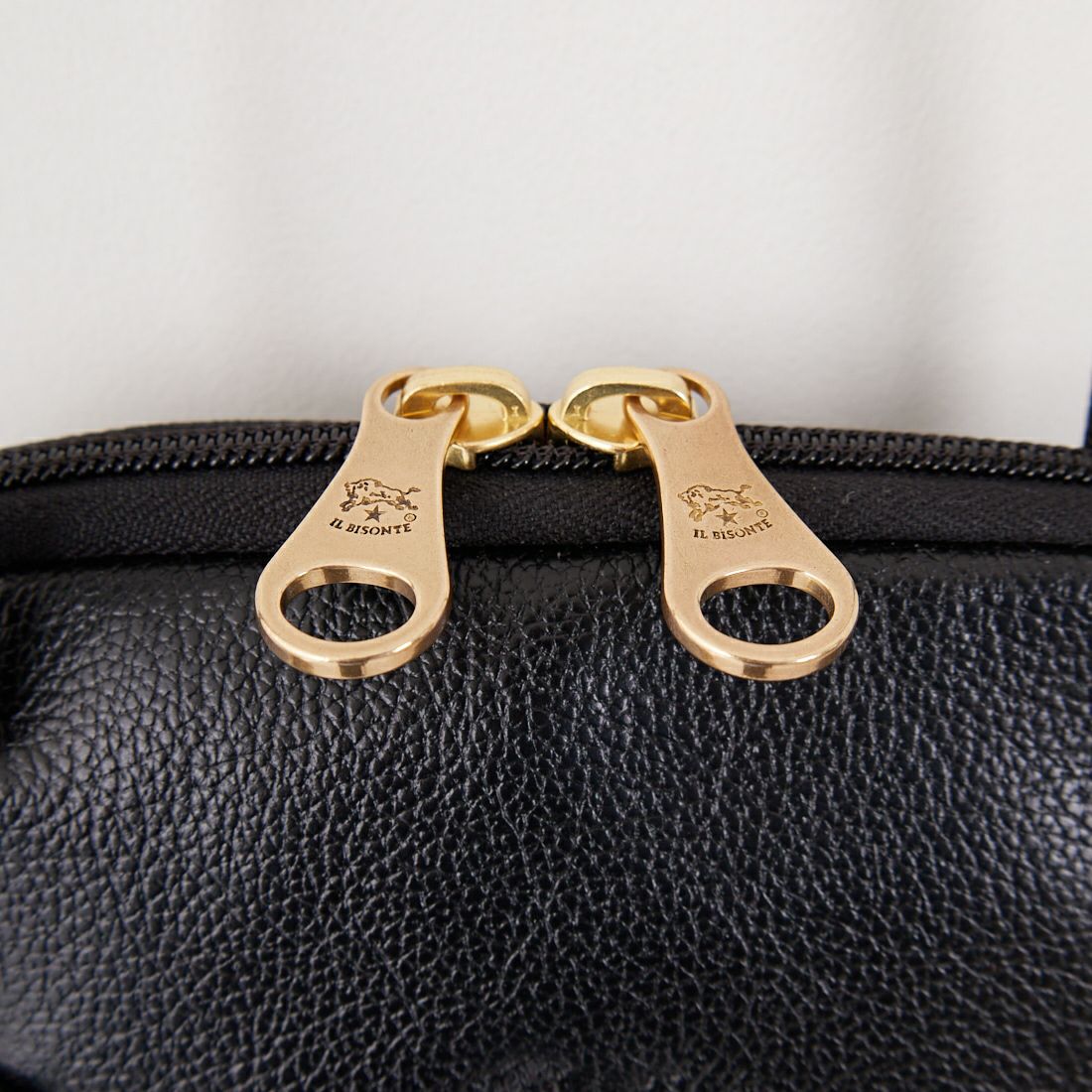 IL BISONTE [イルビゾンテ] クロスボディバッグ [54202300210] 35 ﾌﾞﾗｯｸ