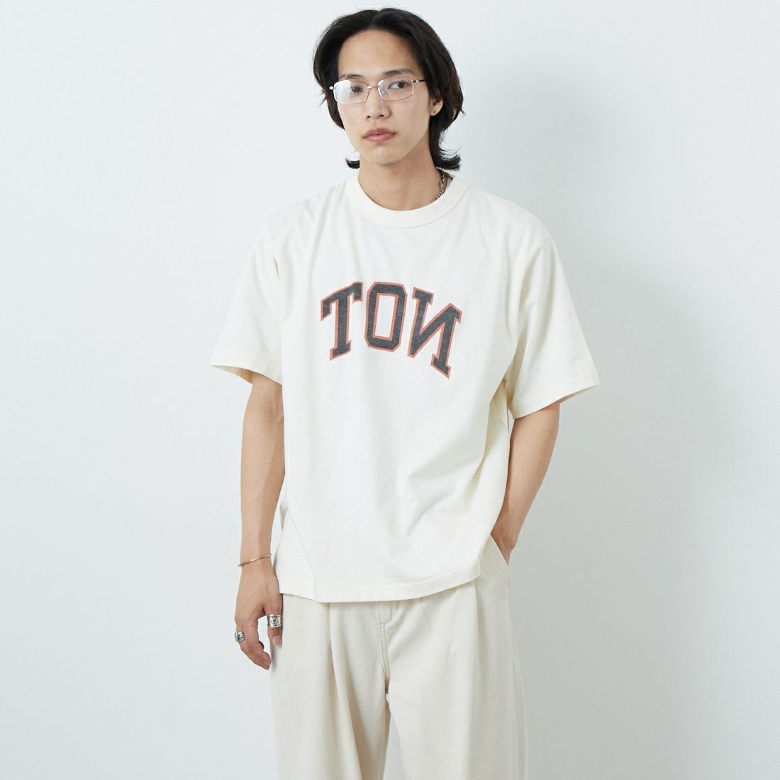 blurhms ROOTSTOCK [ブラームス ルーツストック] NOT-PRINCE 88/12ワイドプリントTシャツ [BROOTS25S36B] 01 IVORY &&モデル身長：179cm 着用サイズ：2&&