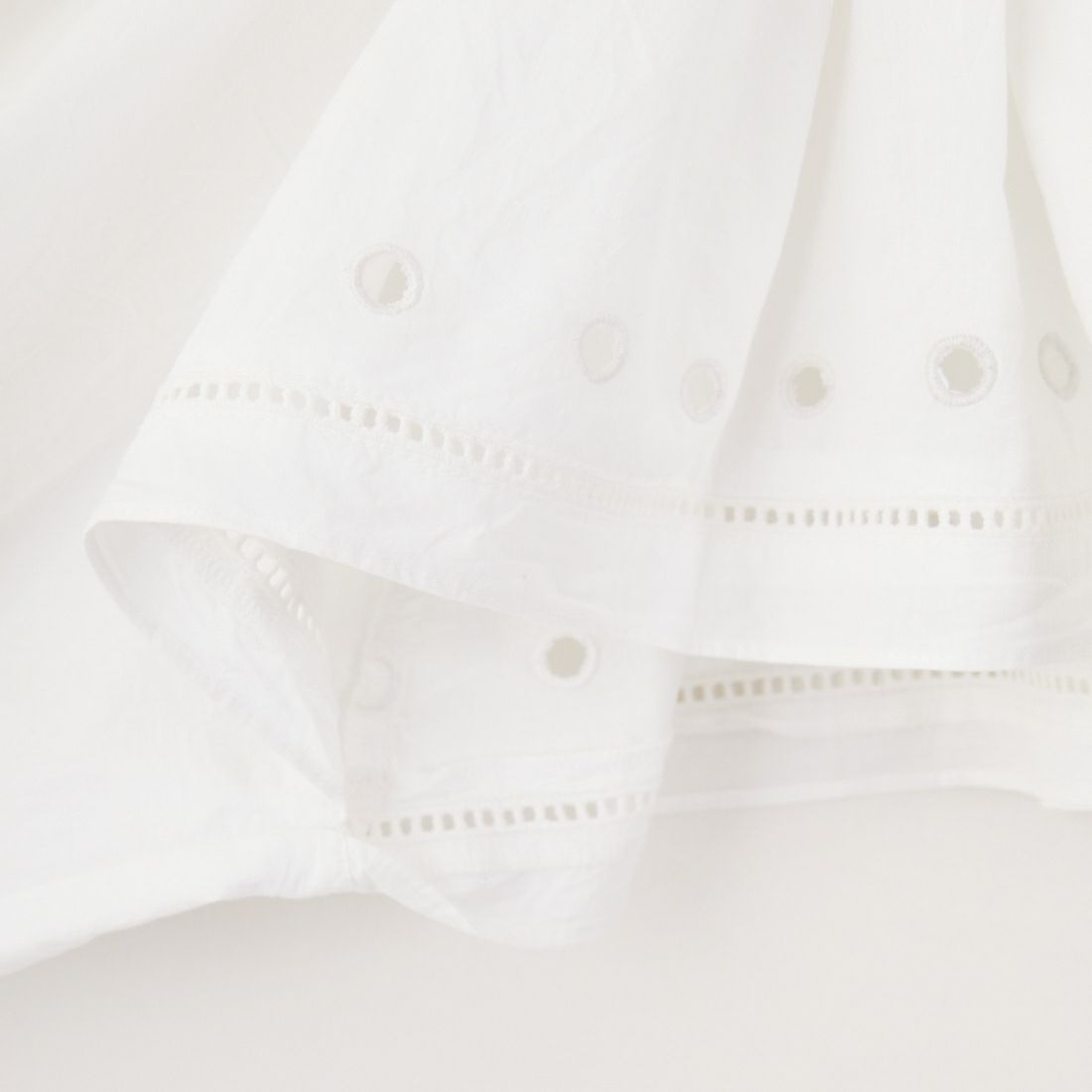 crinkle crinkle crinkle [クリンクル クリンクル クリンクル] 刺繍クロップドブラウス [CC-3526] WHITE