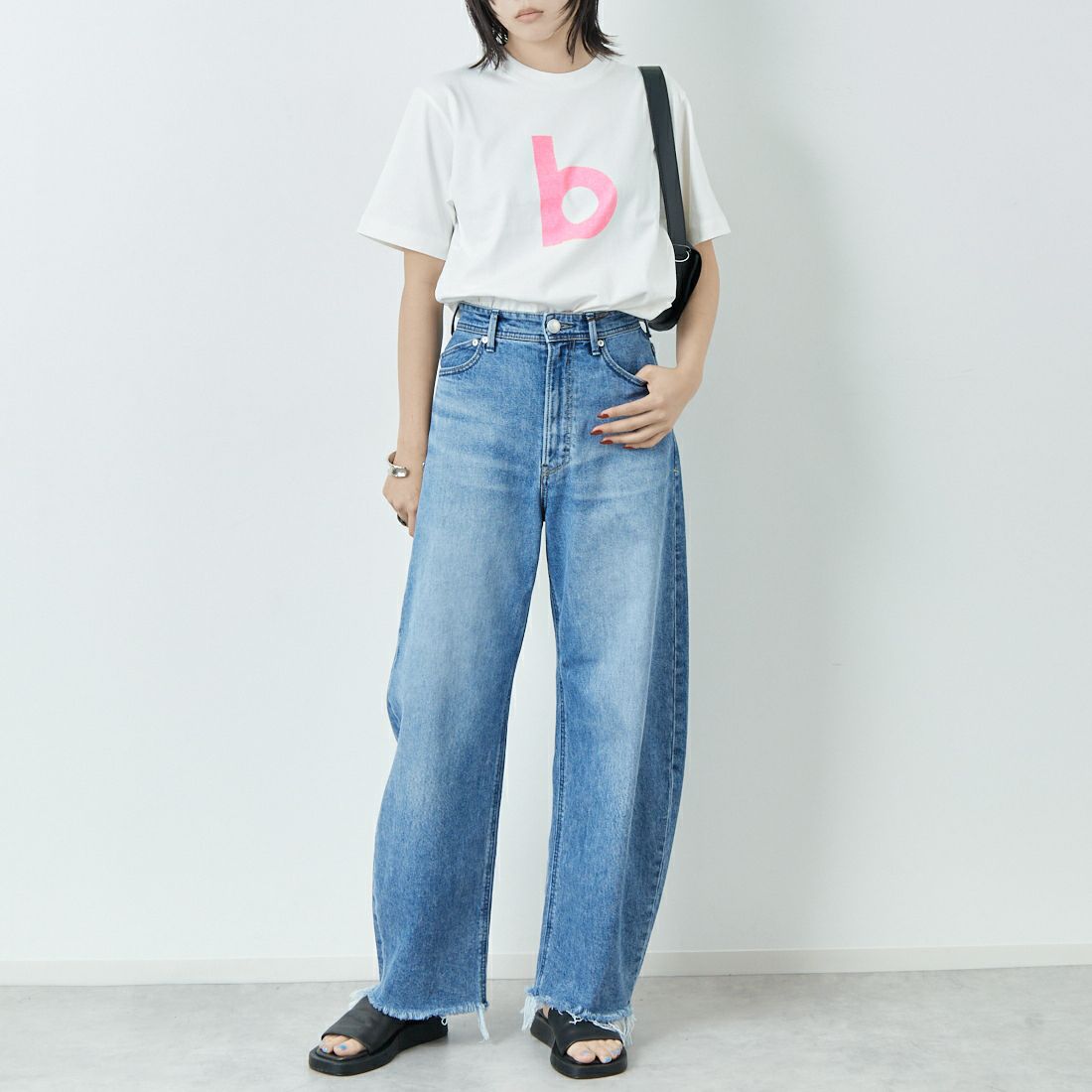 blurhms ROOTSTOCK [ブラームス ルーツストック] BD スタンダードプリントTシャツ [BROOTS25S33C] 11 WH/PINK &&モデル身長：167cm 着用サイズ：0&&