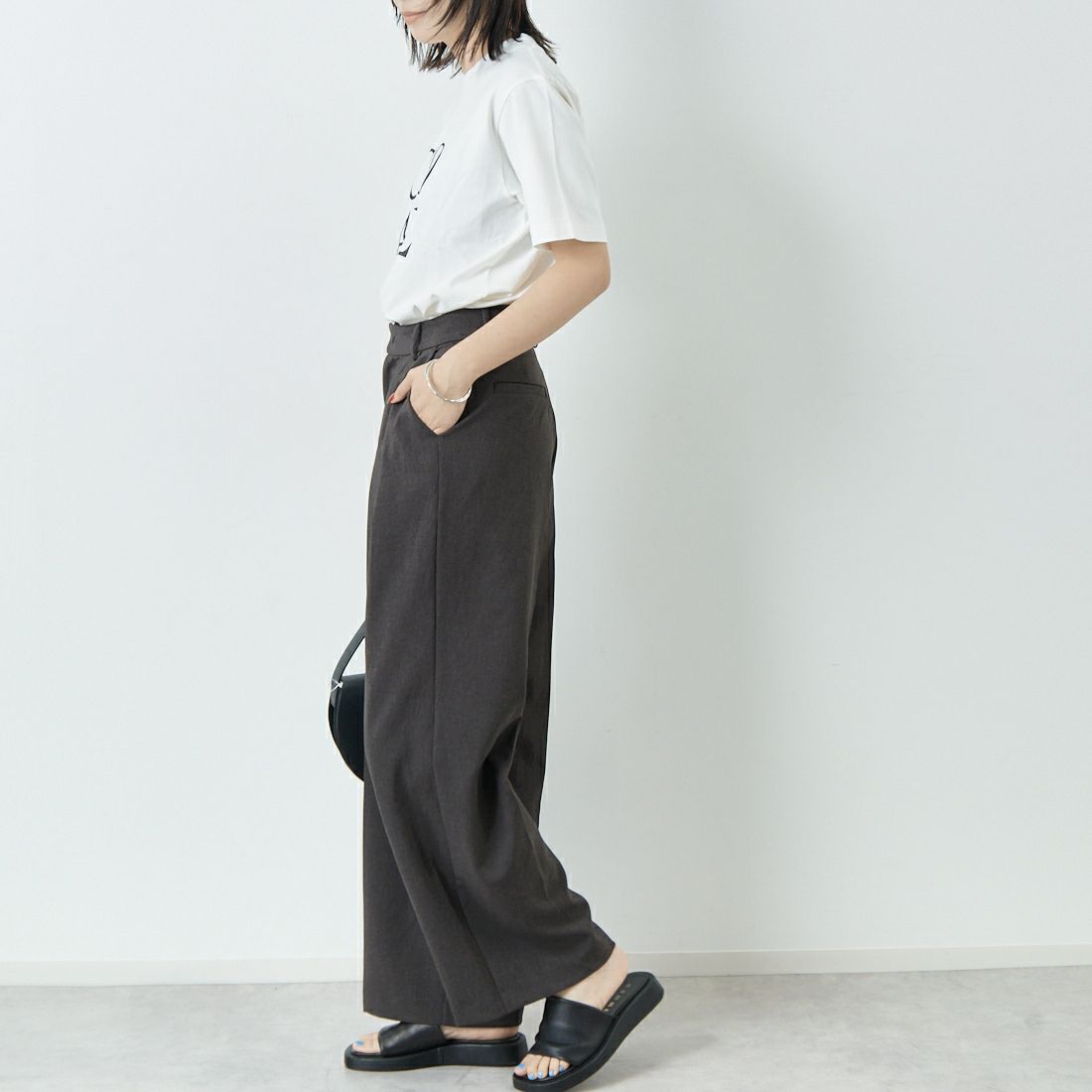 blurhms ROOTSTOCK [ブラームス ルーツストック] COAL スタンダードプリントTシャツ [BROOTS25S33D] 01 WHITE &&モデル身長：167cm 着用サイズ：0&&