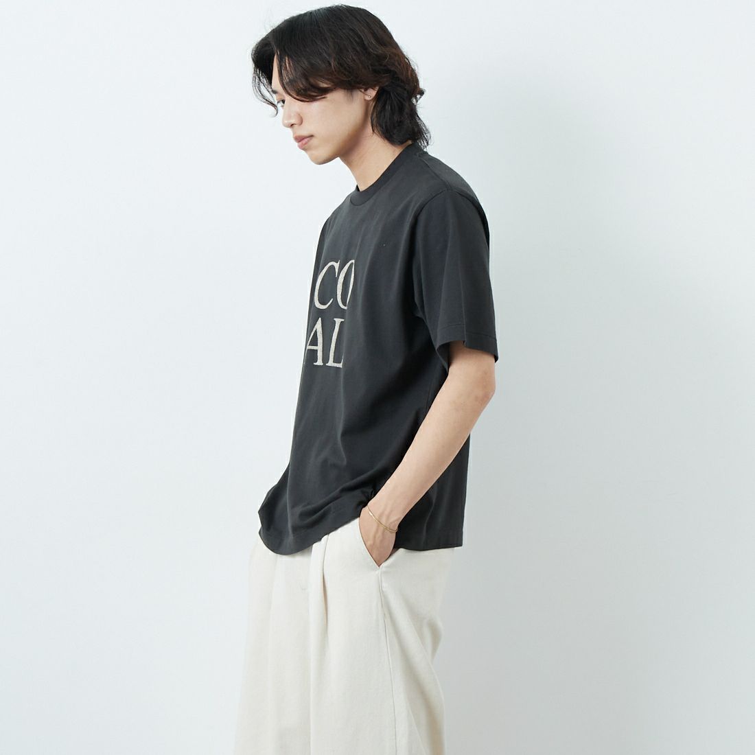 blurhms ROOTSTOCK [ブラームス ルーツストック] COAL ワイドプリントTシャツ [BROOTS25S34D] 02 INK BLK &&モデル身長：179cm 着用サイズ：2&&