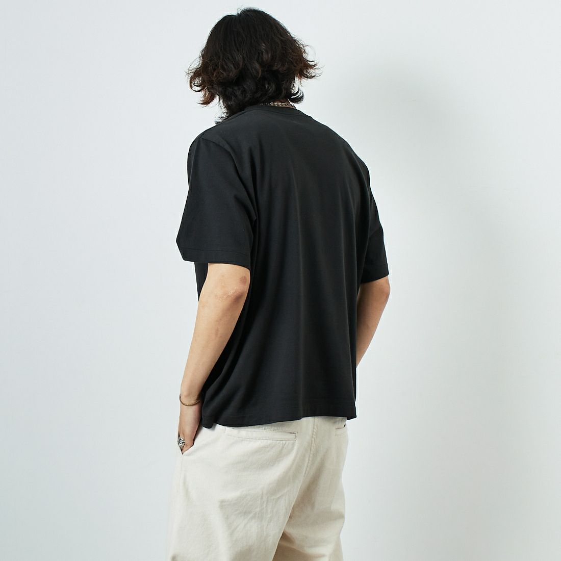 blurhms ROOTSTOCK [ブラームス ルーツストック] BRITPOP ワイドプリントTシャツ [BROOTS25S34A] 06 INK/IVO &&モデル身長：179cm 着用サイズ：2&&