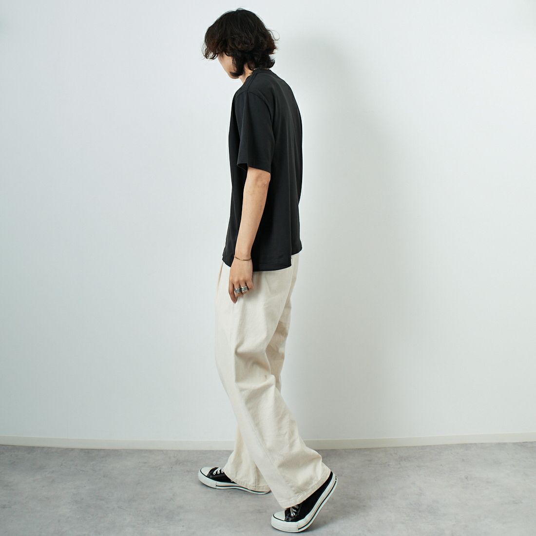 blurhms ROOTSTOCK [ブラームス ルーツストック] BRITPOP ワイドプリントTシャツ [BROOTS25S34A] 06 INK/IVO &&モデル身長：179cm 着用サイズ：2&&