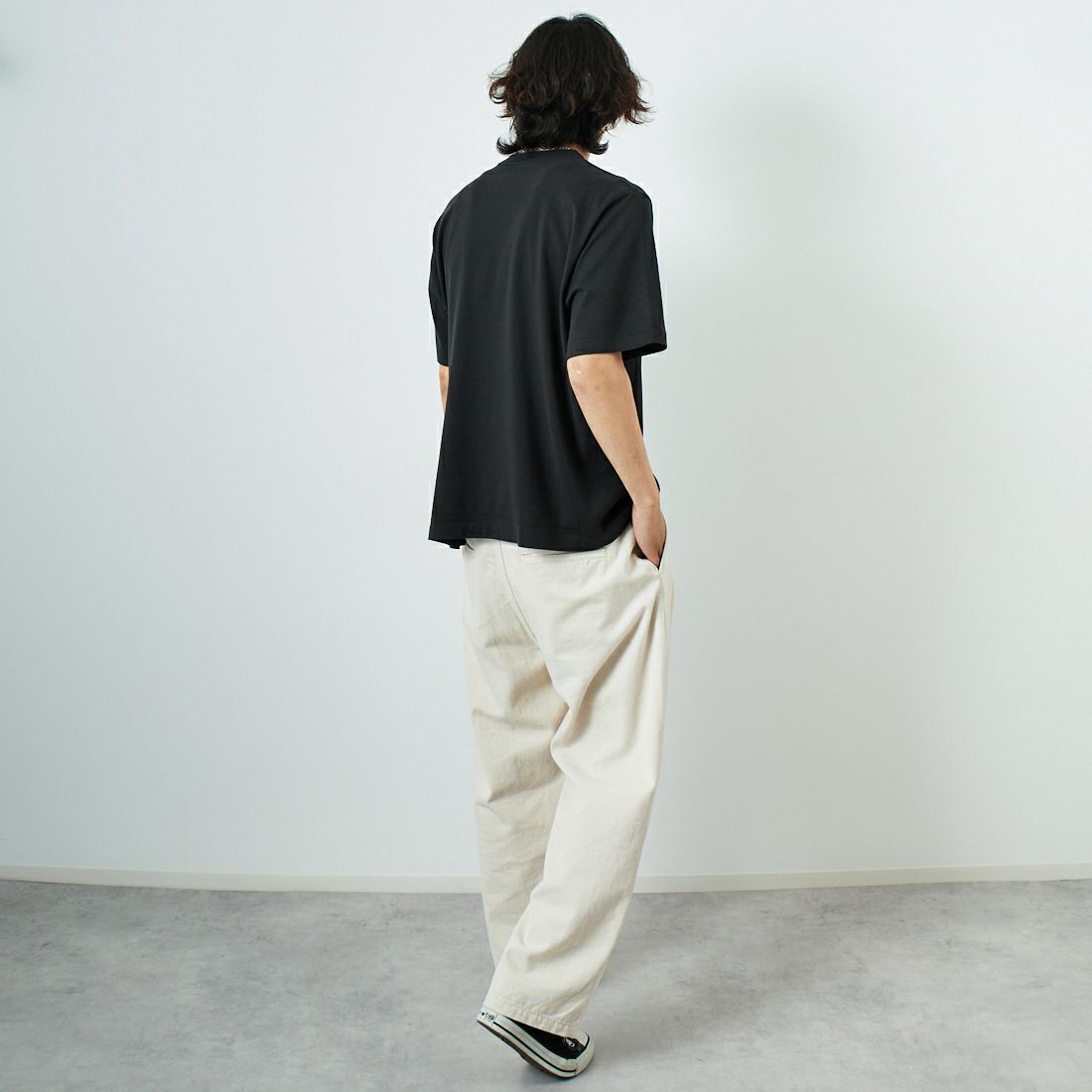 blurhms ROOTSTOCK [ブラームス ルーツストック] BRITPOP ワイドプリントTシャツ [BROOTS25S34A] 06 INK/IVO &&モデル身長：179cm 着用サイズ：2&&
