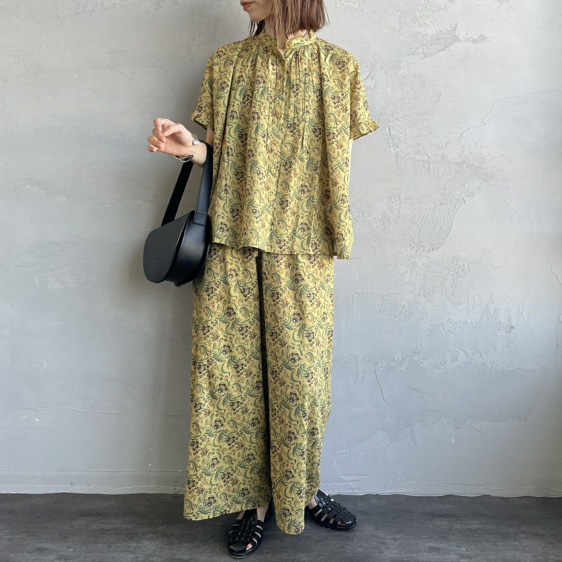 soil [ソイル] ペイズリーフラワープリントバンドカラーシャツ [NSL25091] 5600 YELW &&モデル身長：158cm 着用サイズ：1&&