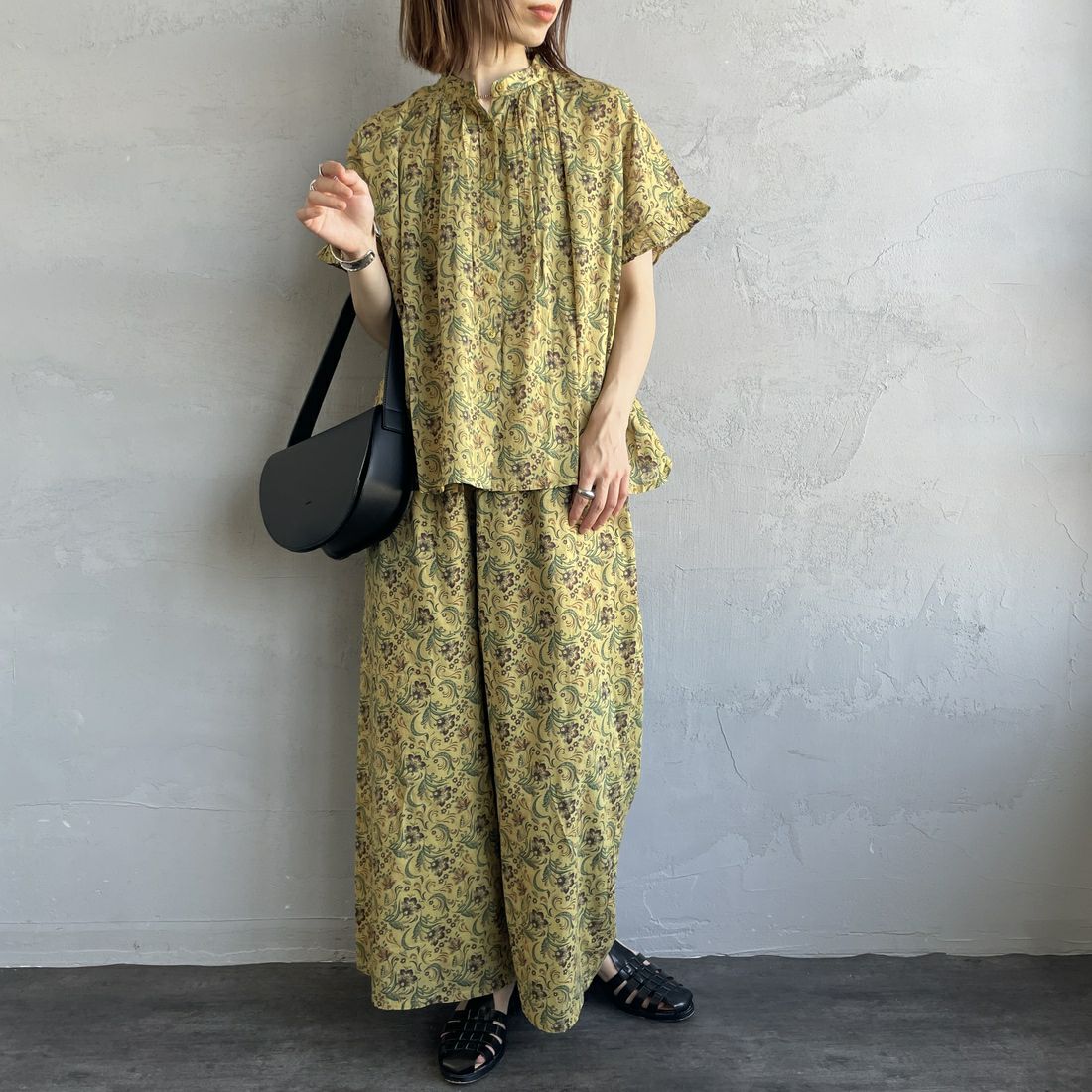 soil [ソイル] ペイズリーフラワープリントバンドカラーシャツ [NSL25091] 5600 YELW &&モデル身長：158cm 着用サイズ：1&&