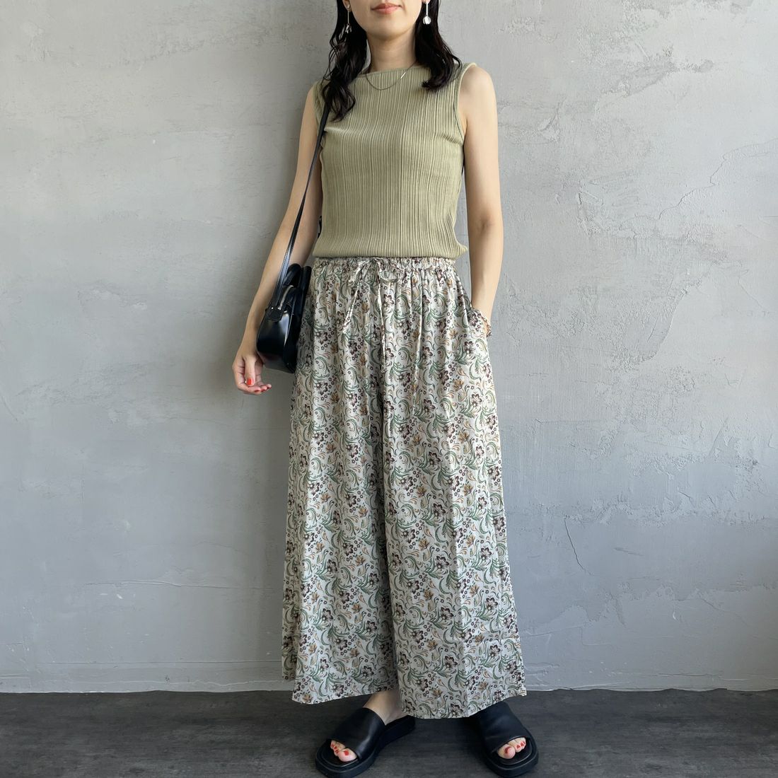 soil [ソイル] ペイズリーフラワープリントワイドイージーパンツ [NSL25096] 9300 GY &&モデル身長：160cm 着用サイズ：2&&