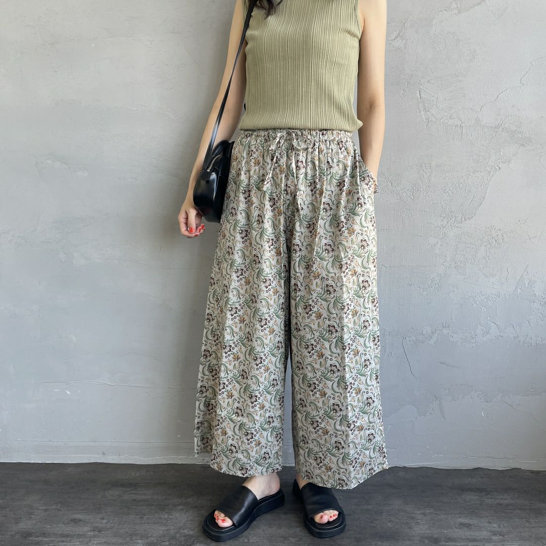 soil [ソイル] ペイズリーフラワープリントワイドイージーパンツ [NSL25096] 9300 GY &&モデル身長：160cm 着用サイズ：2&&