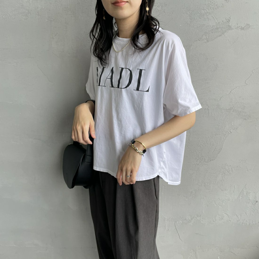 MICA&DEAL × JEANSFACTORY [マイカアンドディール × ジーンズファクトリー] ワイドショートスリーブTシャツ [0125209172-JF] WHITE &&モデル身長：160cm 着用サイズ：F&&