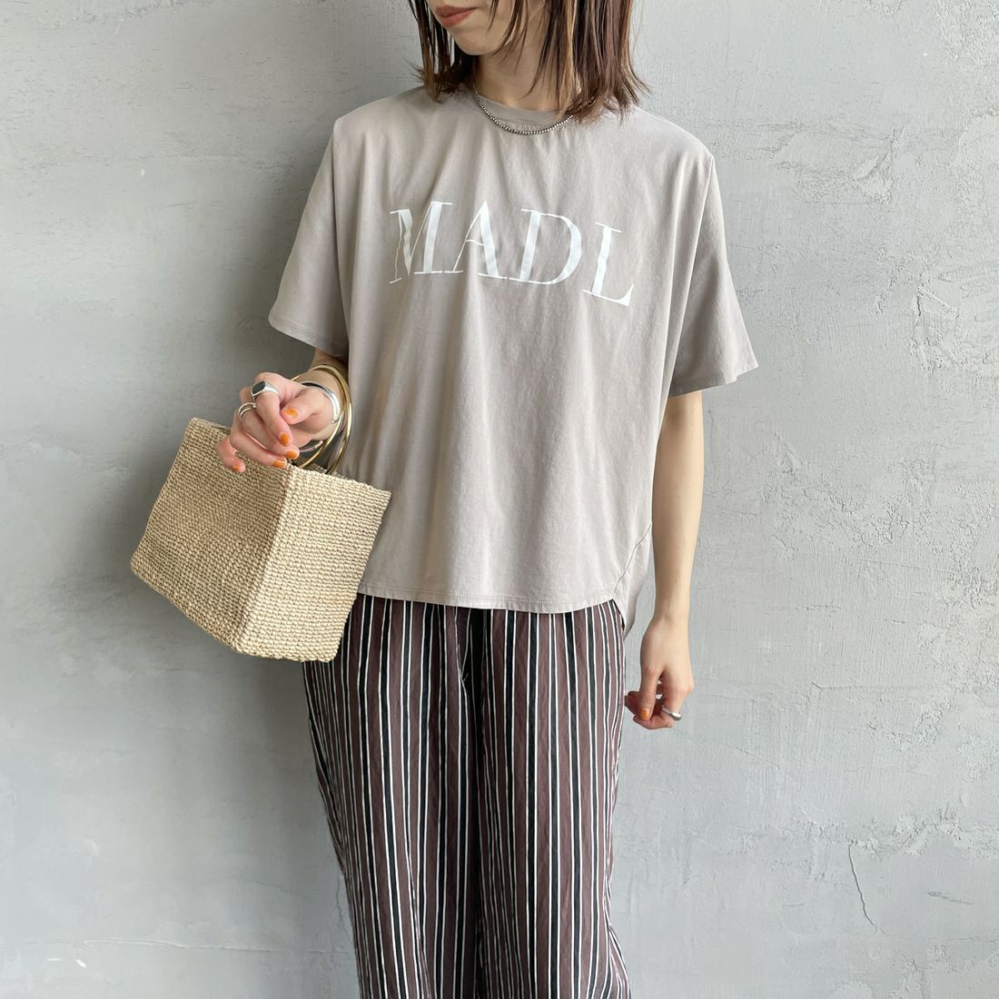 MICA&DEAL × JEANSFACTORY [マイカアンドディール × ジーンズファクトリー] ワイドショートスリーブTシャツ [0125209172-JF] GREIGE &&モデル身長：158cm 着用サイズ：F&&