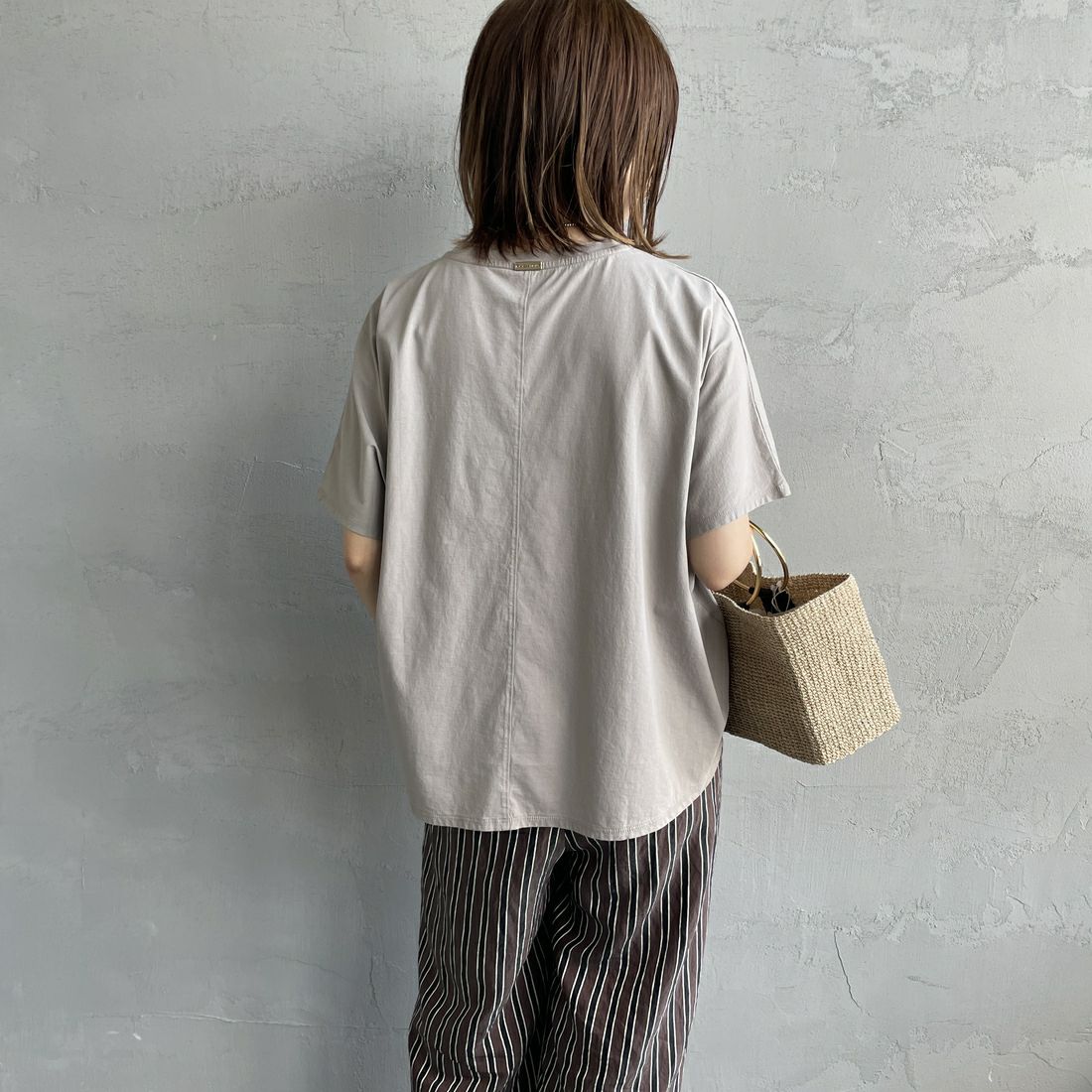 MICA&DEAL × JEANSFACTORY [マイカアンドディール × ジーンズファクトリー] ワイドショートスリーブTシャツ [0125209172-JF] GREIGE &&モデル身長：158cm 着用サイズ：F&&