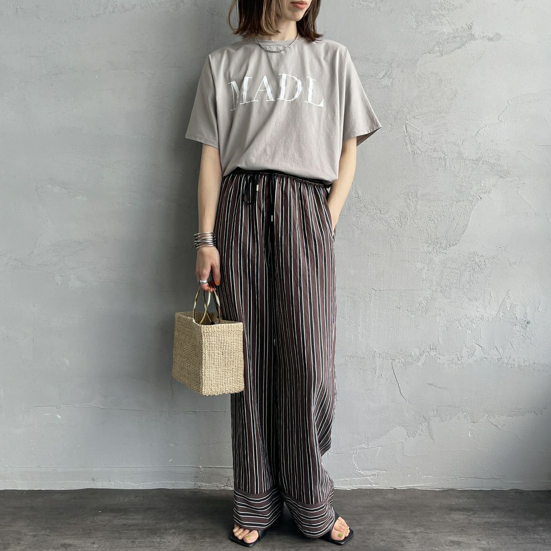 MICA&DEAL × JEANSFACTORY [マイカアンドディール × ジーンズファクトリー] ワイドショートスリーブTシャツ [0125209172-JF] GREIGE &&モデル身長：158cm 着用サイズ：F&&