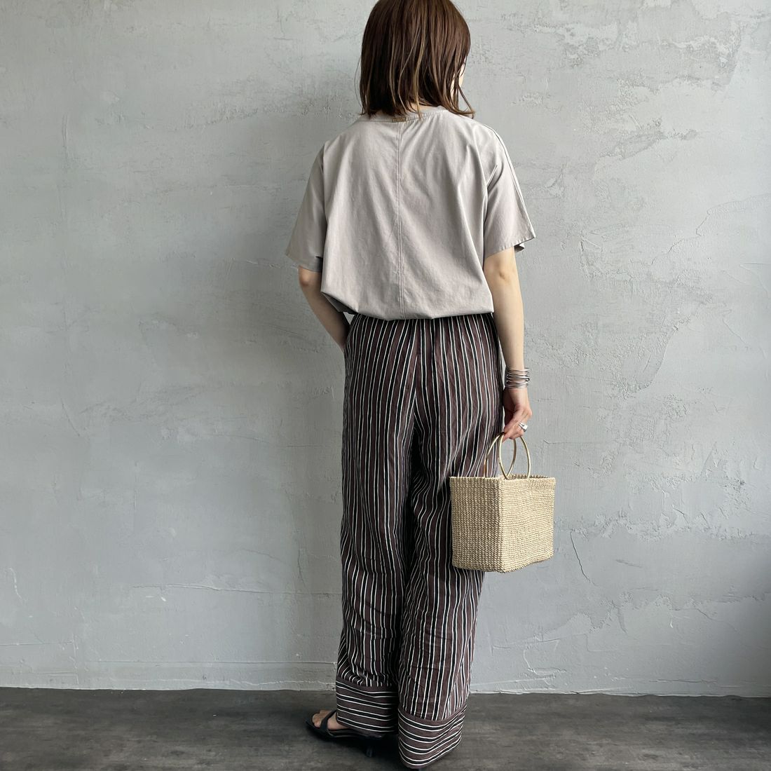 MICA&DEAL × JEANSFACTORY [マイカアンドディール × ジーンズファクトリー] ワイドショートスリーブTシャツ [0125209172-JF] GREIGE &&モデル身長：158cm 着用サイズ：F&&