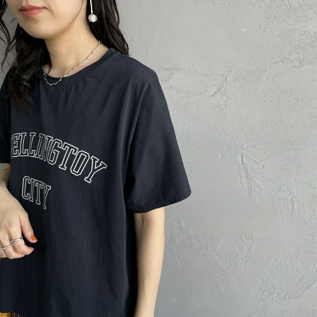 MICA&DEAL × JEANSFACTORY [マイカアンドディール × ジーンズファクトリー] ワイドショートスリーブTシャツ [0125209173-JF] NAVY &&モデル身長：160cm 着用サイズ：F&&