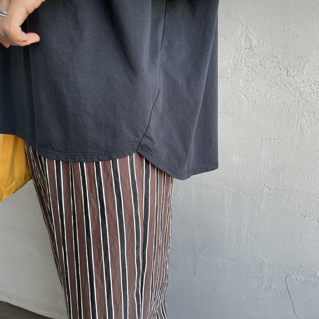 MICA&DEAL × JEANSFACTORY [マイカアンドディール × ジーンズファクトリー] ワイドショートスリーブTシャツ [0125209173-JF] NAVY &&モデル身長：160cm 着用サイズ：F&&