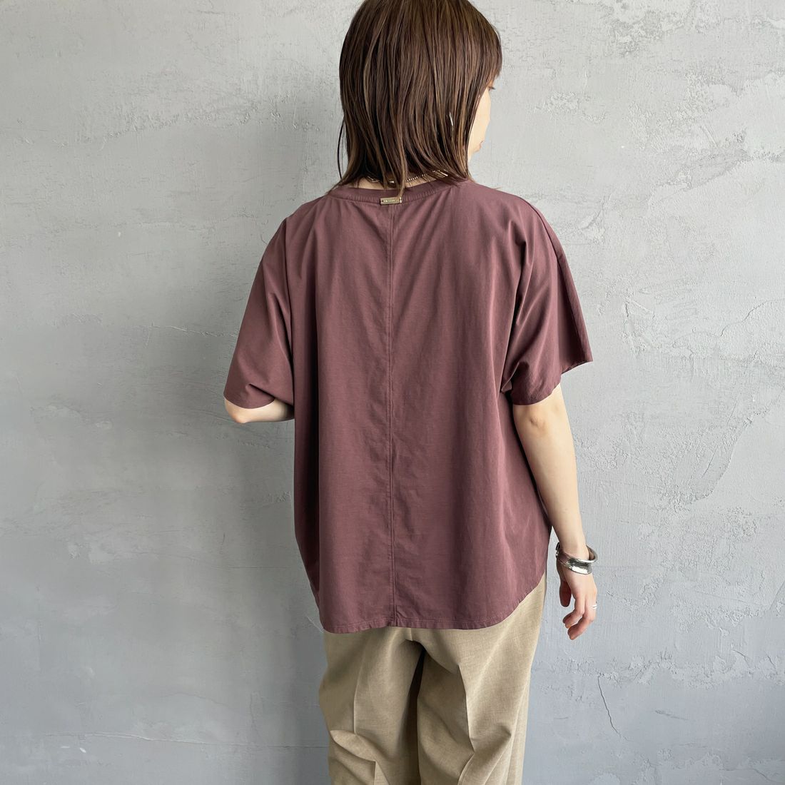 MICA&DEAL × JEANSFACTORY [マイカアンドディール × ジーンズファクトリー] ワイドショートスリーブTシャツ [0125209173-JF] BROWN &&モデル身長：158cm 着用サイズ：F&&