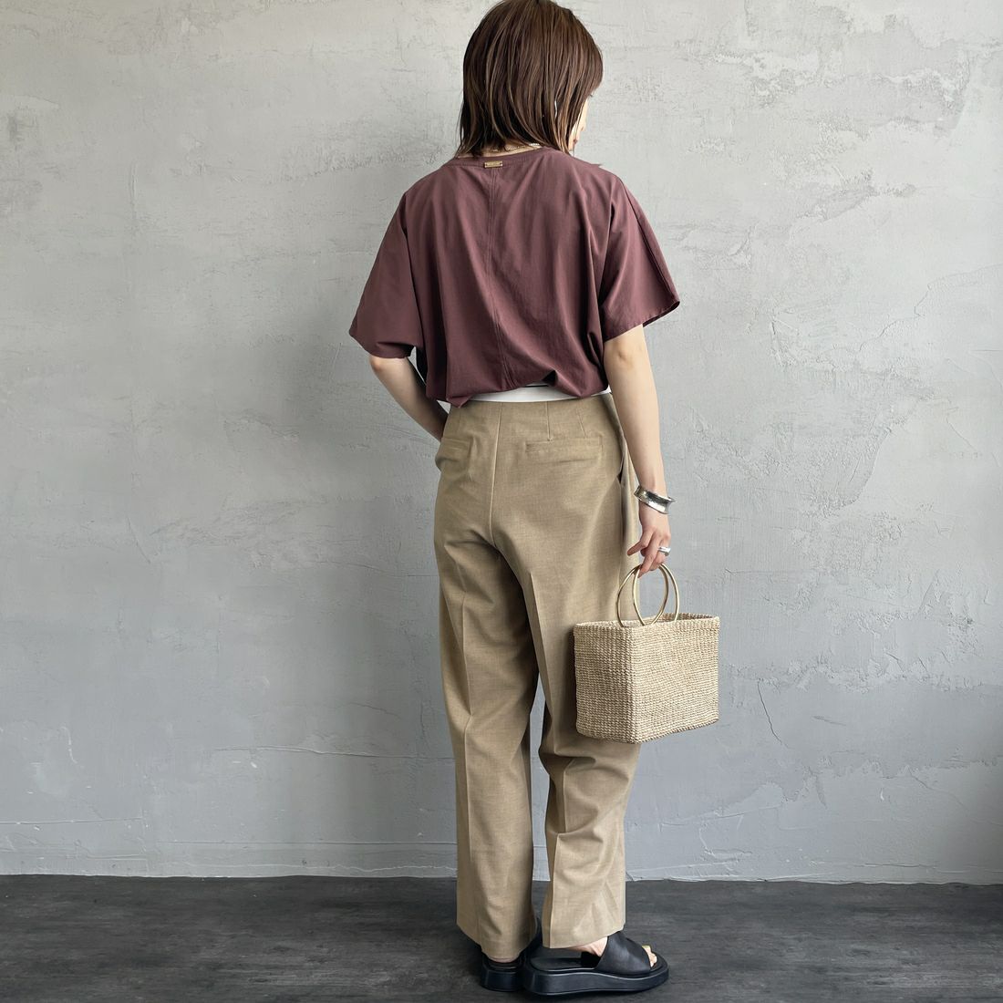 MICA&DEAL × JEANSFACTORY [マイカアンドディール × ジーンズファクトリー] ワイドショートスリーブTシャツ [0125209173-JF] BROWN &&モデル身長：158cm 着用サイズ：F&&