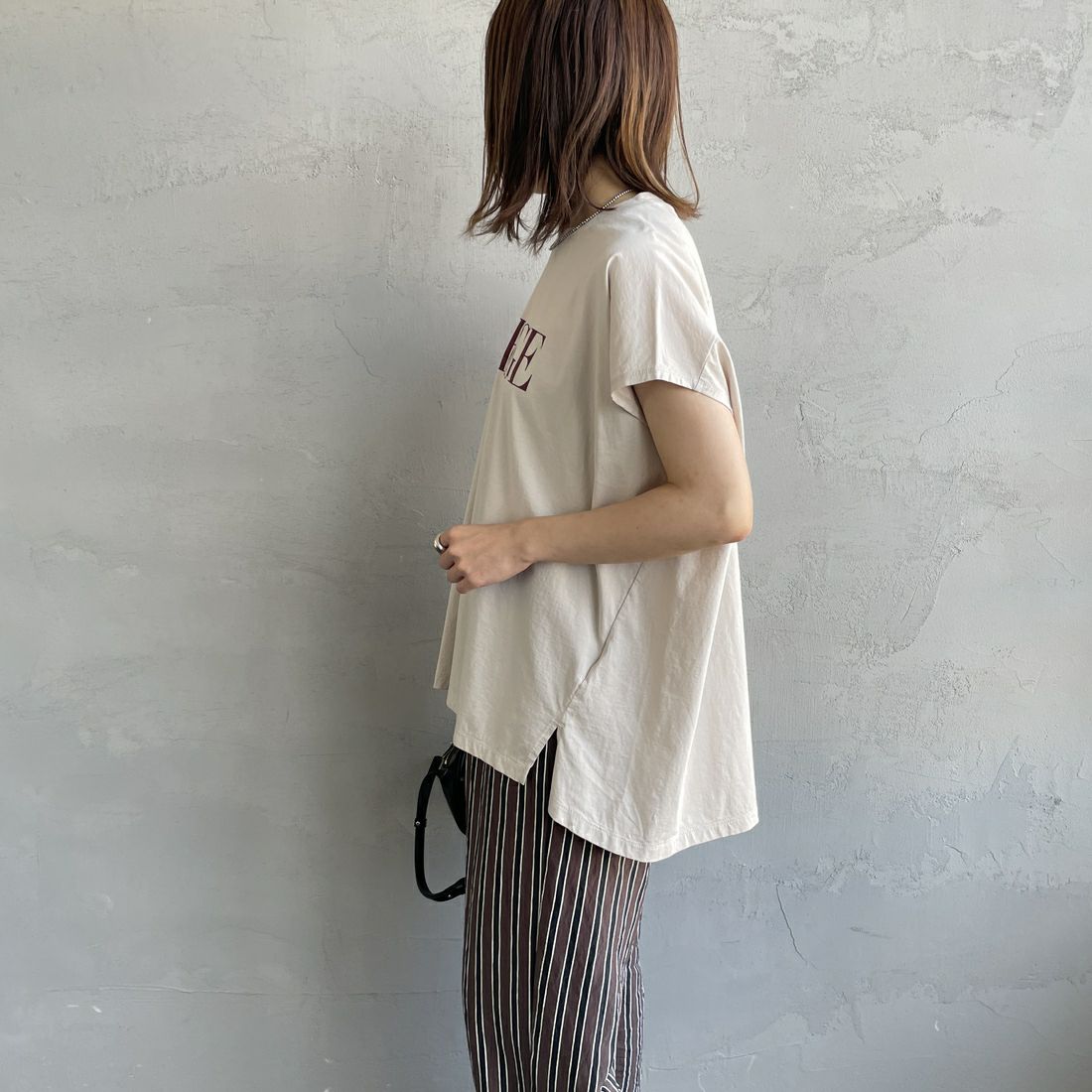 MICA&DEAL × JEANSFACTORY [マイカアンドディール × ジーンズファクトリー] フレンチスリーブ Tシャツ [0125209174-JF] BEIGE &&モデル身長：158cm 着用サイズ：F&&