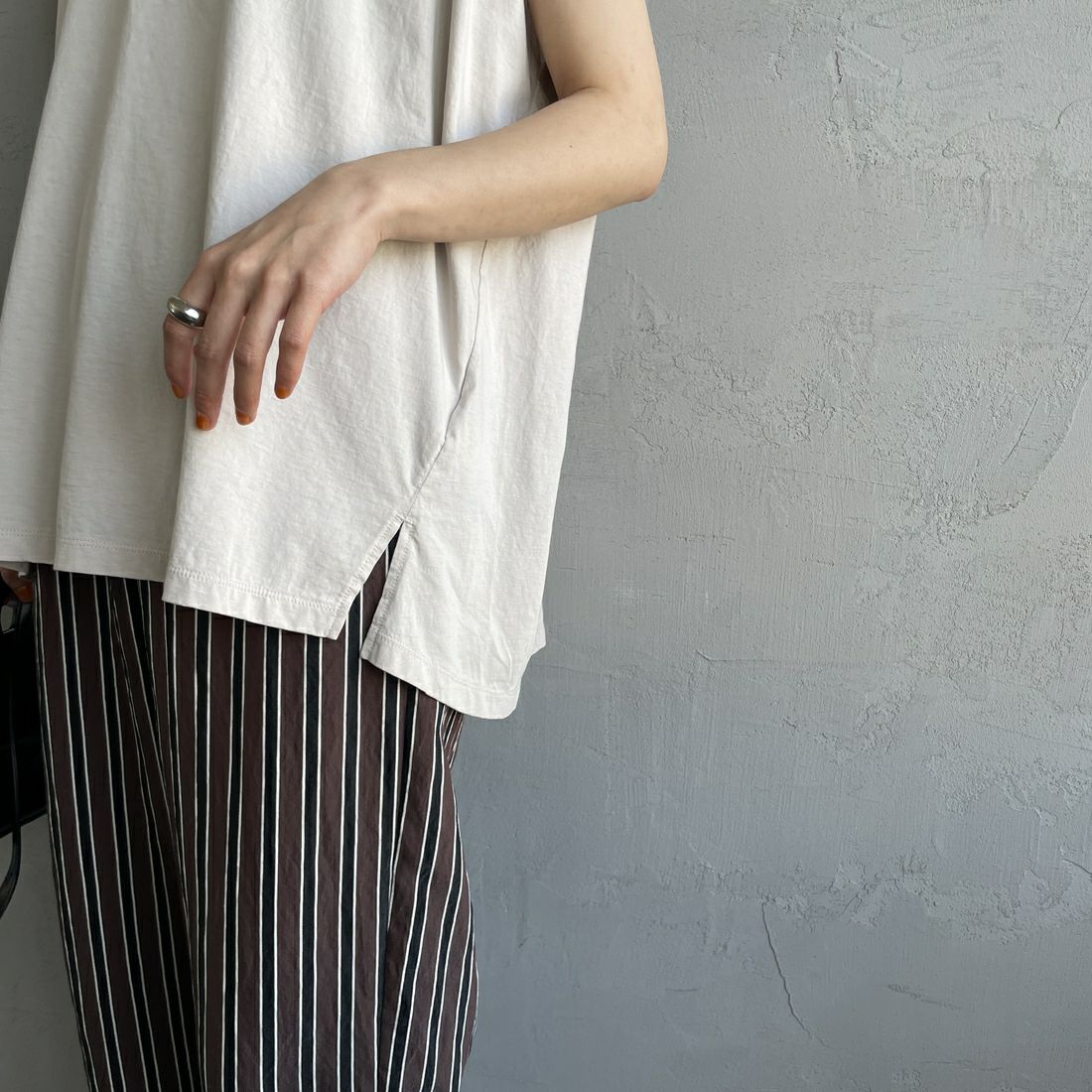 MICA&DEAL × JEANSFACTORY [マイカアンドディール × ジーンズファクトリー] フレンチスリーブ Tシャツ [0125209174-JF] BEIGE &&モデル身長：158cm 着用サイズ：F&&