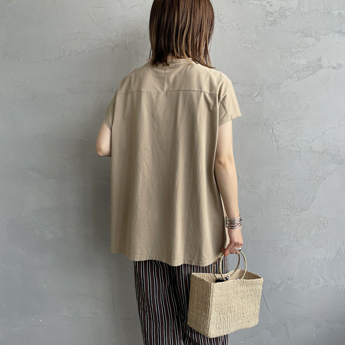 MICA&DEAL × JEANSFACTORY [マイカアンドディール × ジーンズファクトリー] フレンチスリーブ Tシャツ [0125209175-JF] BEIGE &&モデル身長：158cm 着用サイズ：F&&
