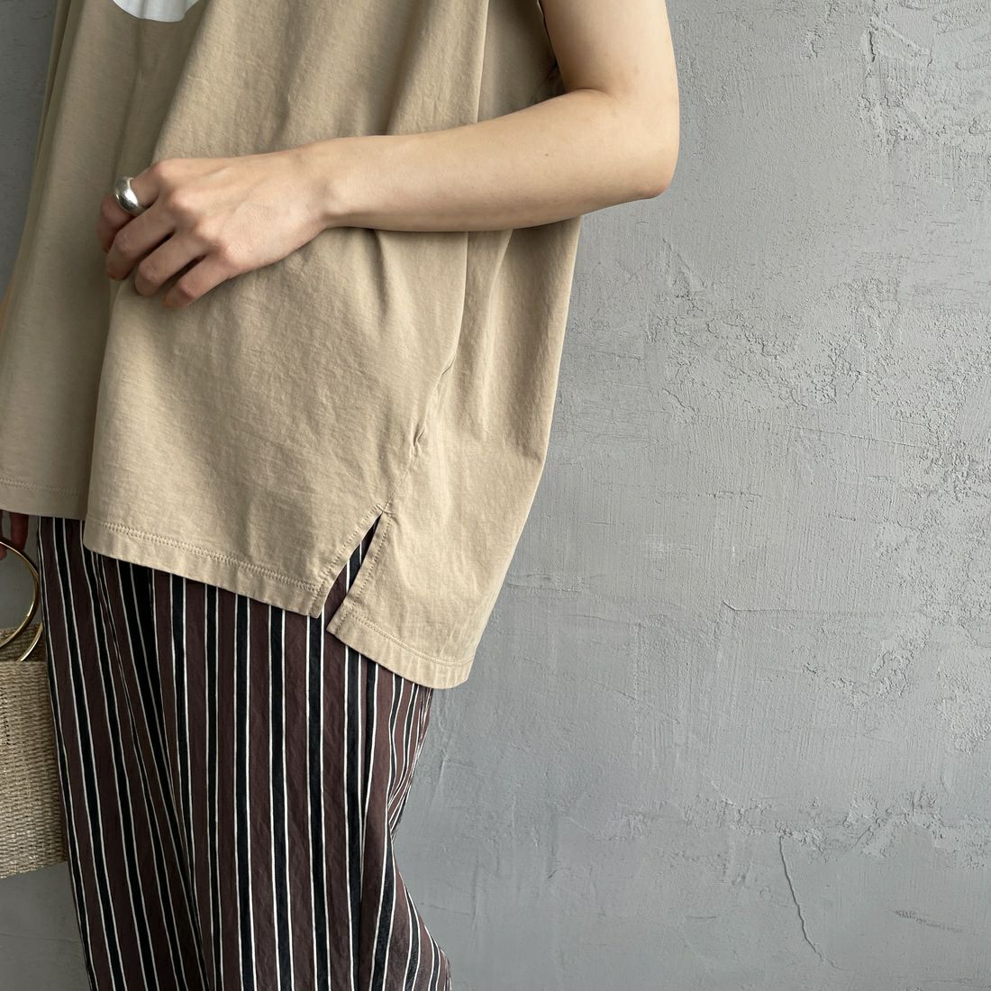 MICA&DEAL × JEANSFACTORY [マイカアンドディール × ジーンズファクトリー] フレンチスリーブ Tシャツ [0125209175-JF] BEIGE &&モデル身長：158cm 着用サイズ：F&&