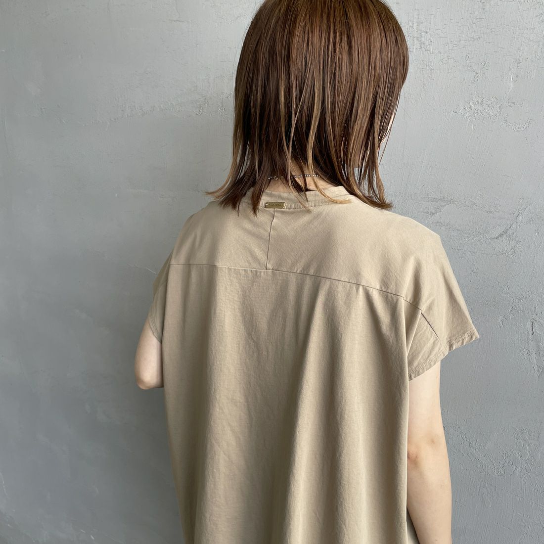 MICA&DEAL × JEANSFACTORY [マイカアンドディール × ジーンズファクトリー] フレンチスリーブ Tシャツ [0125209175-JF] BEIGE &&モデル身長：158cm 着用サイズ：F&&