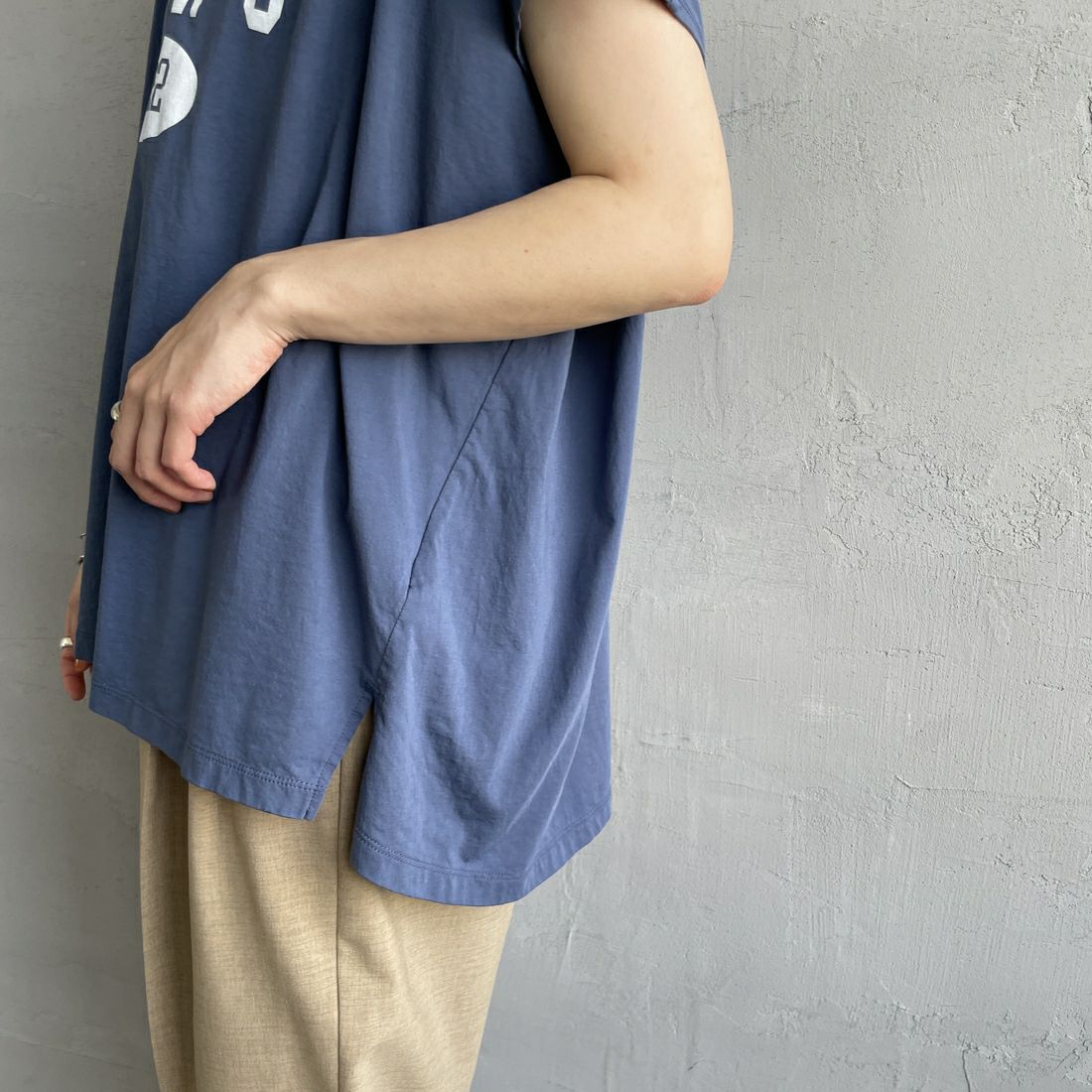 MICA&DEAL × JEANSFACTORY [マイカアンドディール × ジーンズファクトリー] フレンチスリーブ Tシャツ [0125209175-JF] BLUE &&モデル身長：158cm 着用サイズ：F&&