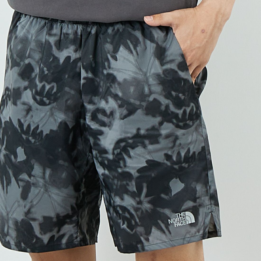 THE NORTH FACE [ザ ノースフェイス] ノベルティスワローテイルベントハーフパンツ [NB42393] LX &&モデル身長：179cm 着用サイズ：L&&
