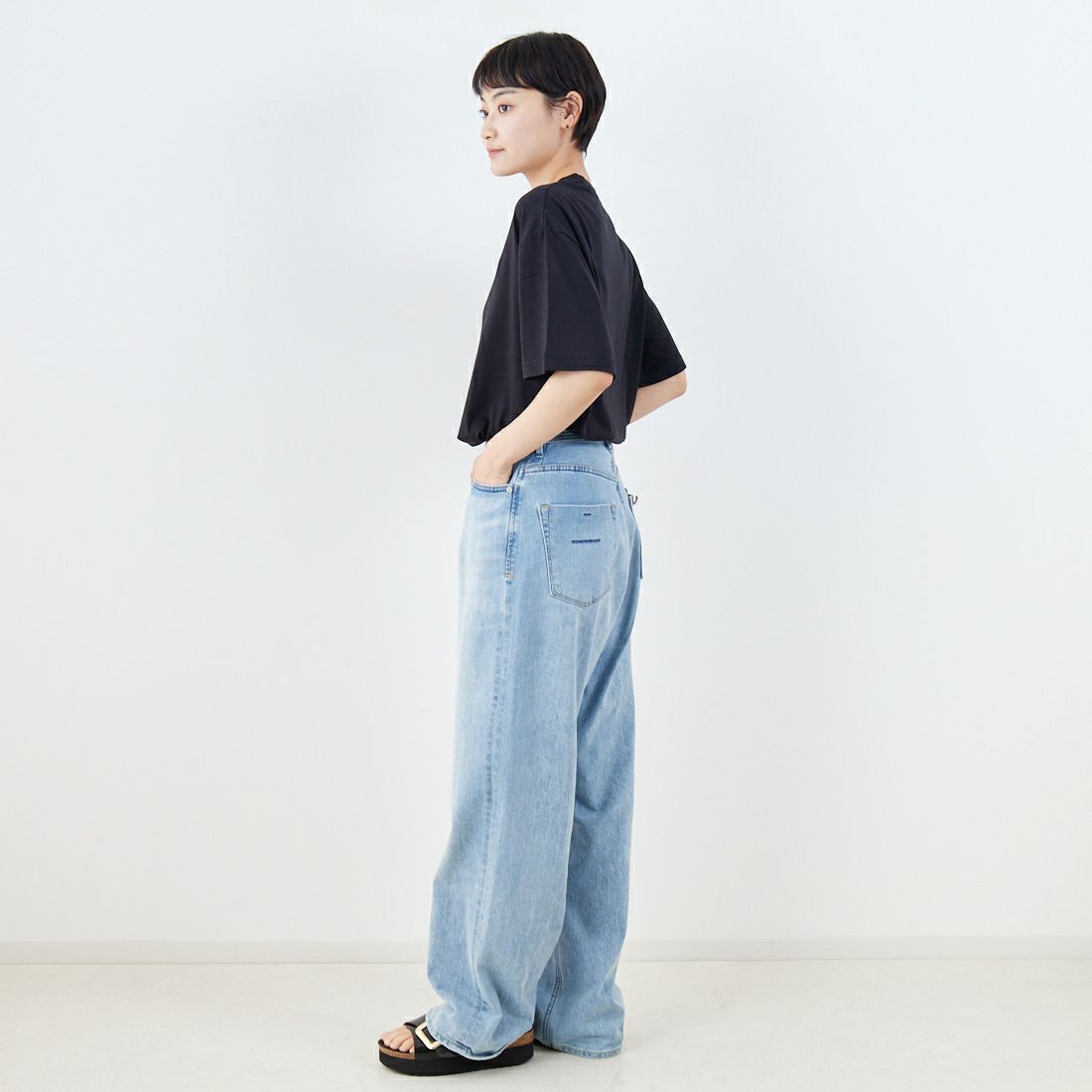 THE NORTH FACE [ザ ノースフェイス] ショートスリーブラウンドヘムビッグTシャツ [NTW32542] K &&モデル身長：160cm 着用サイズ：M&&
