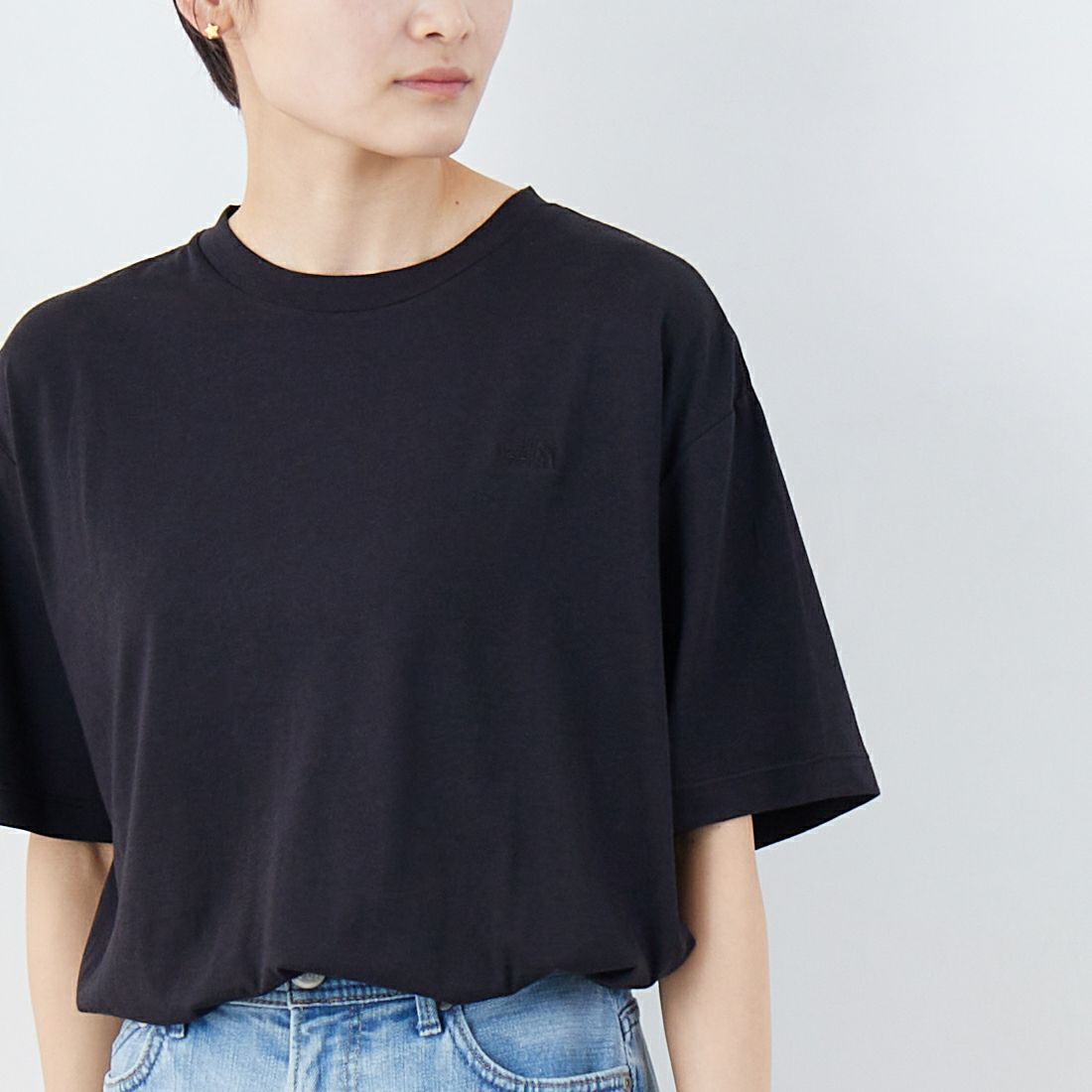 THE NORTH FACE [ザ ノースフェイス] ショートスリーブラウンドヘムビッグTシャツ [NTW32542] K &&モデル身長：160cm 着用サイズ：M&&
