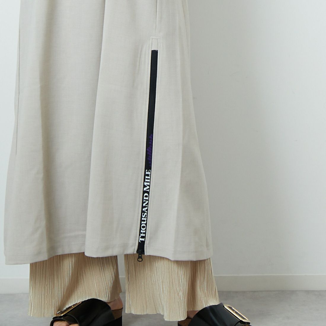 THOUSAND MILE [サウザンド マイル] ギャザードレス [TM251LL00262] ASH &&モデル身長：160cm 着用サイズ：F&&