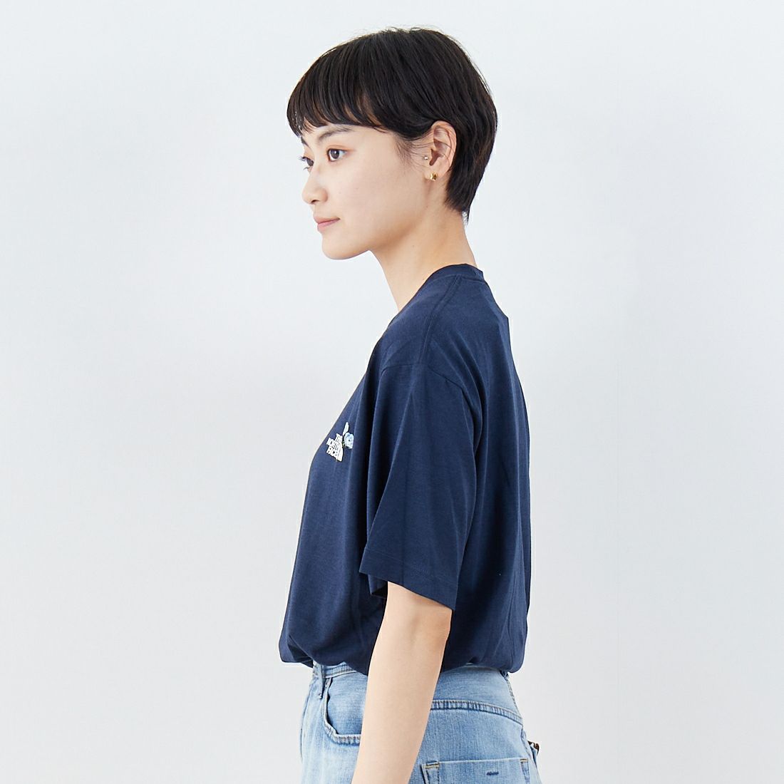 THE NORTH FACE [ザ ノースフェイス] ショートスリーブフラワーロゴTシャツ [NT32546] UN &&モデル身長：160cm 着用サイズ：S&&