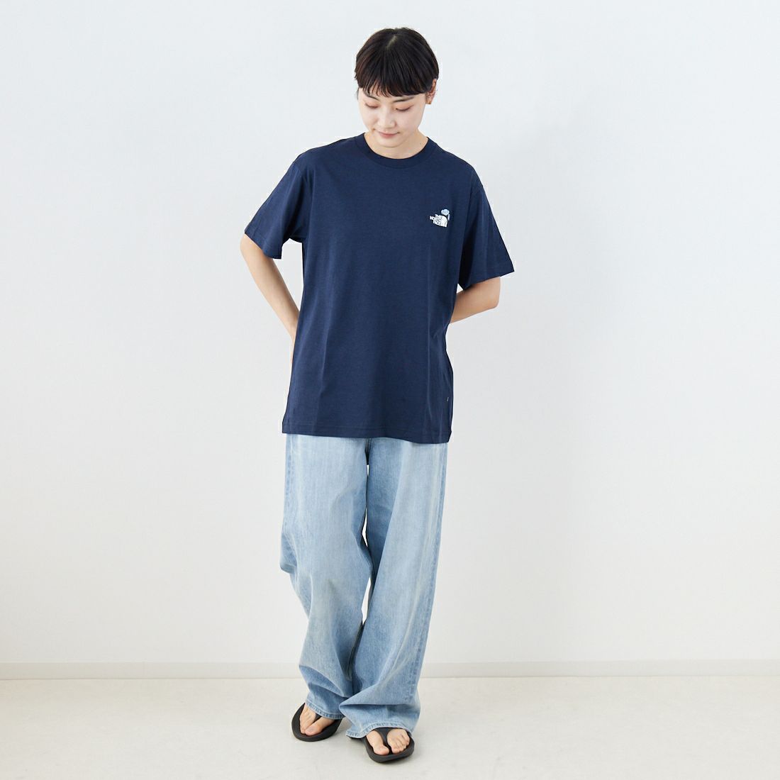 THE NORTH FACE [ザ ノースフェイス] ショートスリーブフラワーロゴTシャツ [NT32546] UN &&モデル身長：160cm 着用サイズ：S&&