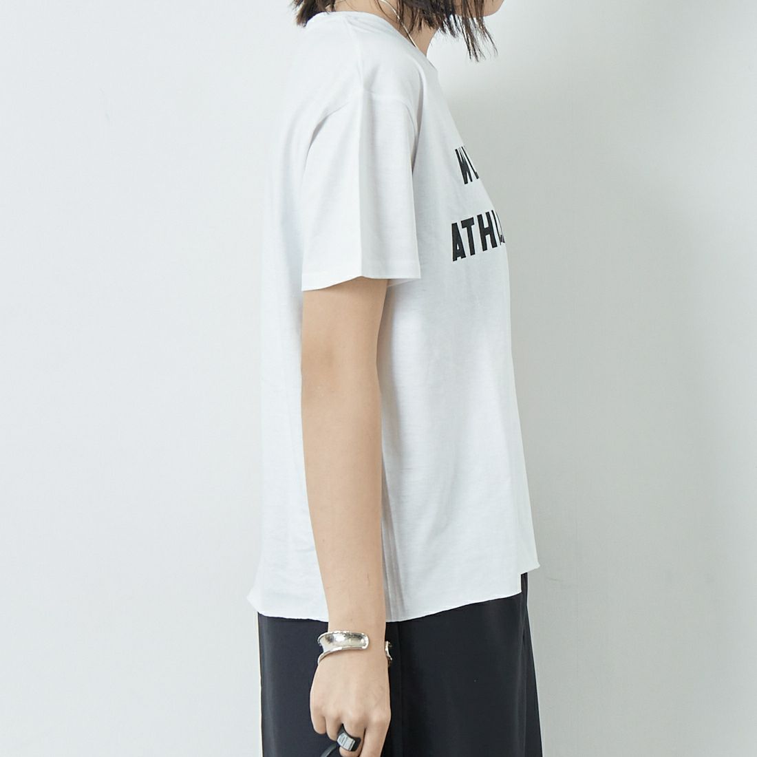 REGENCY WORKS [リージェンシーワークス] ロゴプリントショートスリーブTシャツ [02076-12] WHITE/BLAC &&モデル身長：167cm 着用サイズ：M&&