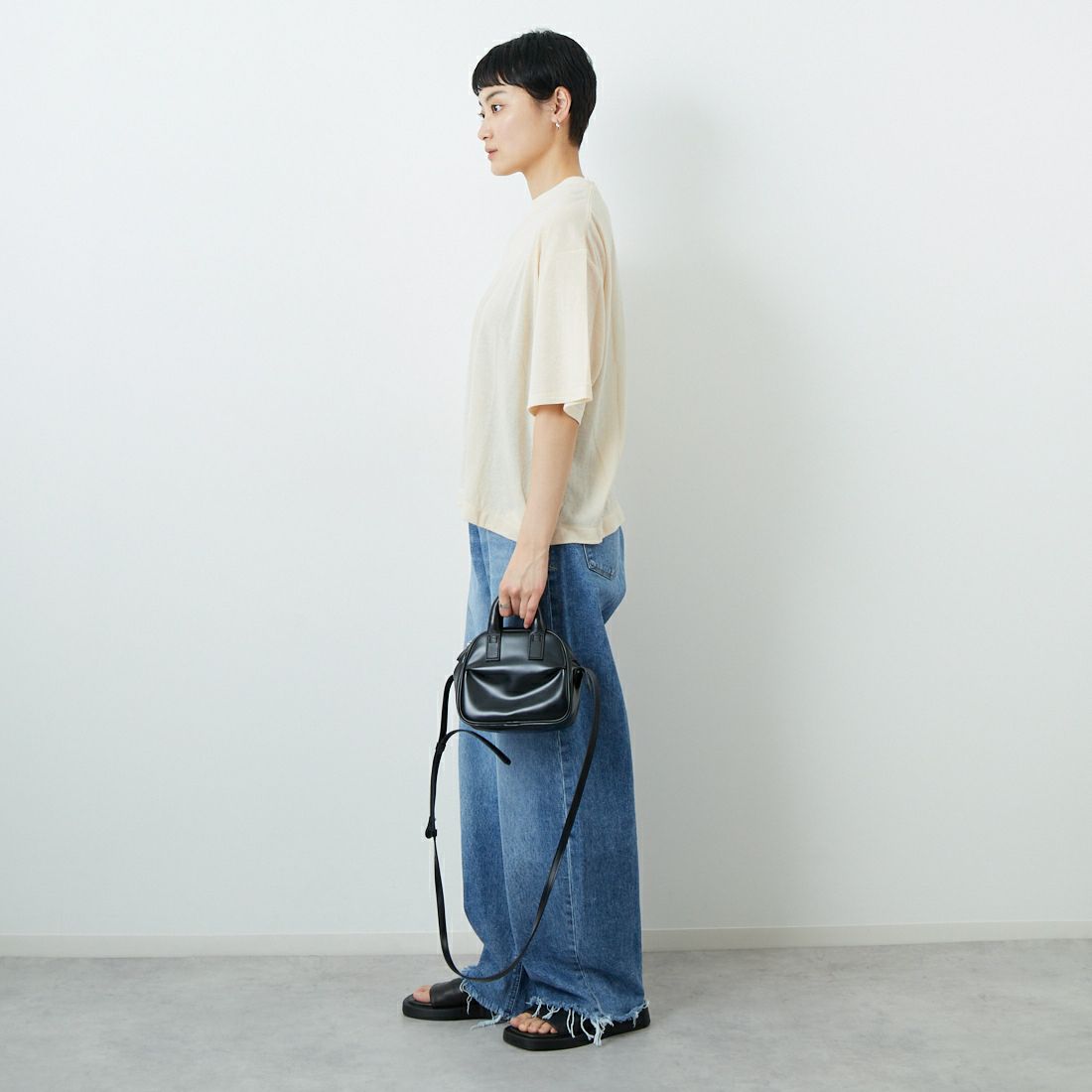 THE SHINZONE [ザ シンゾーン] シアーガーゼハーフスリーブTシャツ [25SMSCU01] 02 ECRU &&モデル身長：160cm 着用サイズ：F0&&