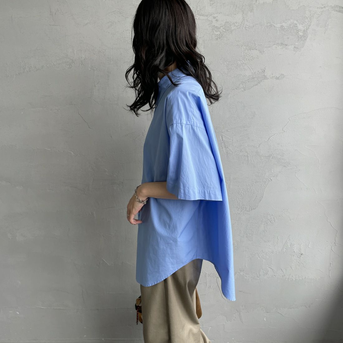 THE SHINZONE [ザ シンゾーン] ハーフスリーブダディシャツ [25MMSBL06] 83 BLUE &&モデル身長：160cm 着用サイズ：F0&&