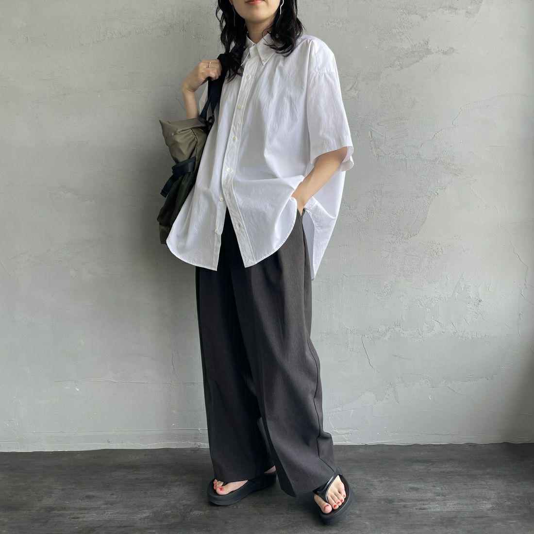 THE SHINZONE [ザ シンゾーン] ハーフスリーブダディシャツ [25MMSBL06] 01 WHITE &&モデル身長：160cm 着用サイズ：F0&&